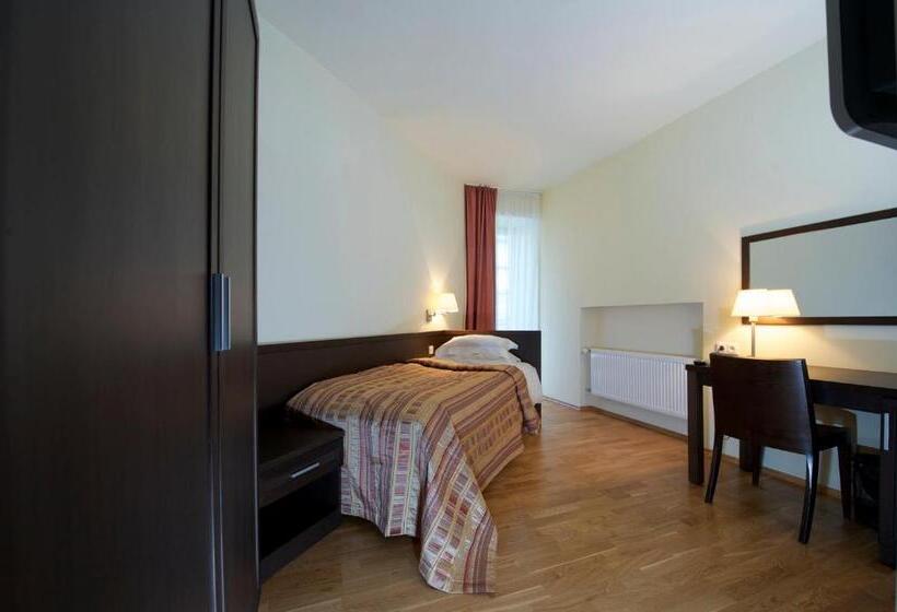 اتاق استاندارد یک نفره, Baltic Inn