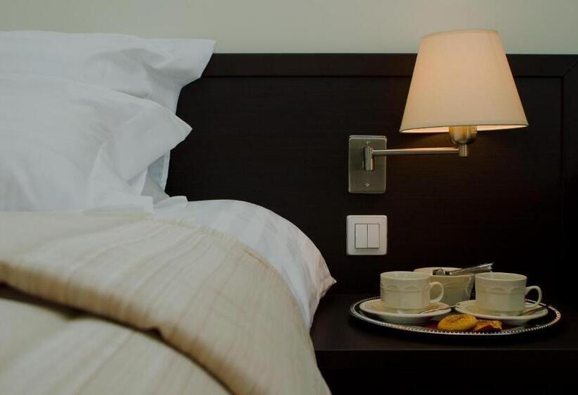 Deluxe Suite King Bed, Baltic Inn