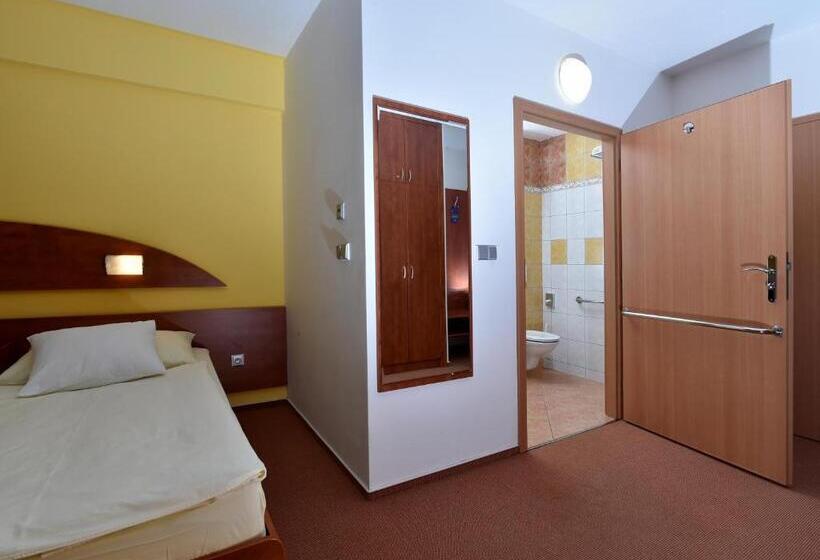 غرفة قياسية, Břízky