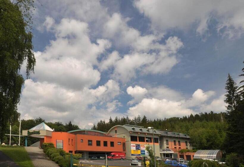 غرفة قياسية ثلاثية, Břízky