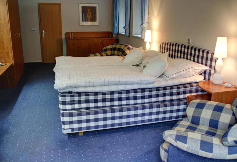 جناح جونيور, Břízky