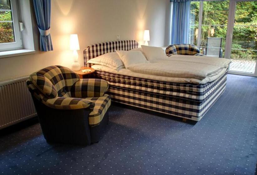 جناح جونيور, Břízky