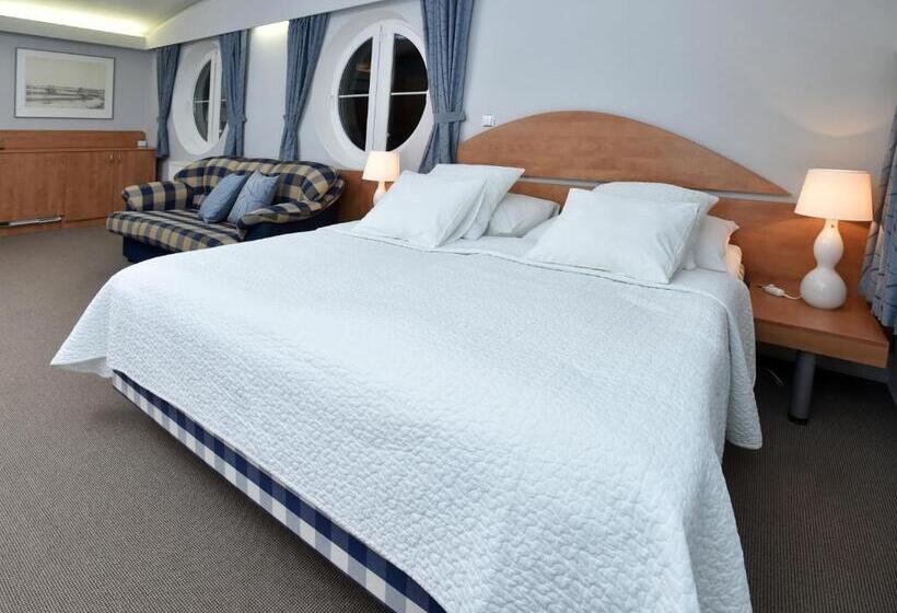 غرفة ديلوكس, Břízky