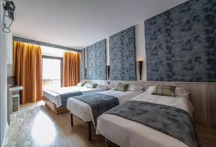 スタンダード4人部屋, Comtes De Challant Albergo Etico Valle D Aosta