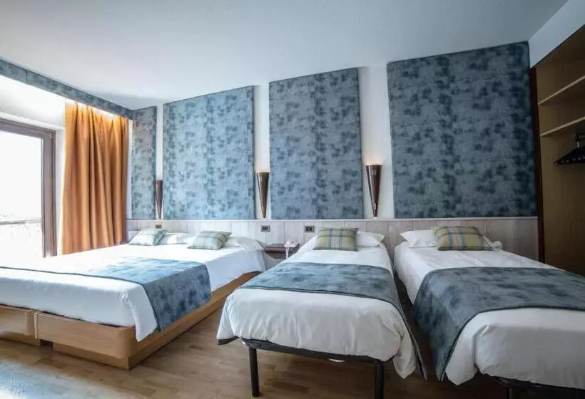 スタンダード4人部屋, Comtes De Challant Albergo Etico Valle D Aosta