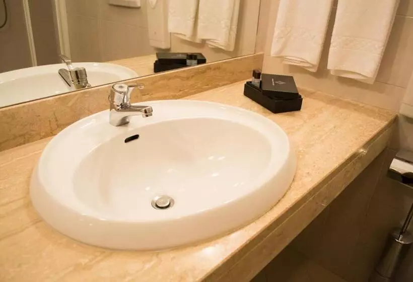 スタンダードトリプルルーム, Comtes De Challant Albergo Etico Valle D Aosta