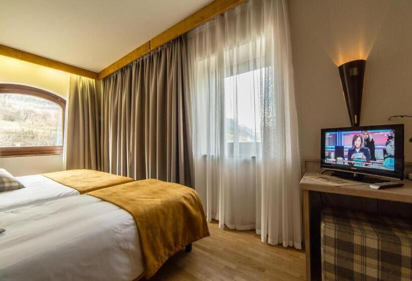 اتاق استاندارد سه نفره, Comtes De Challant Albergo Etico Valle D Aosta