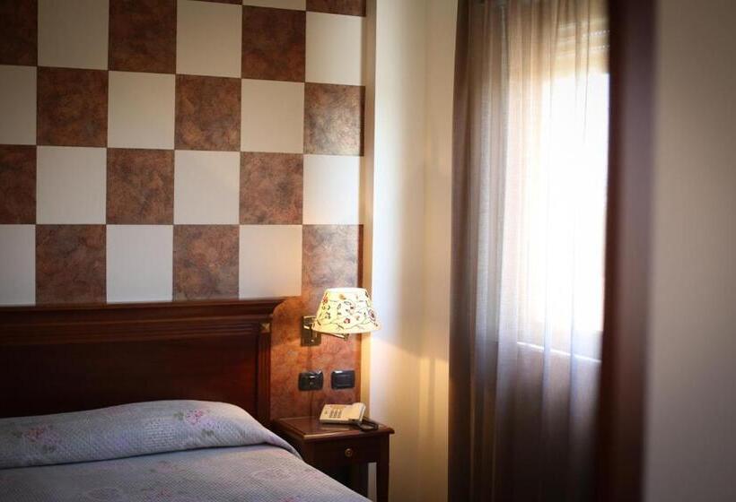 اتاق استاندارد یک نفره, Fidenza