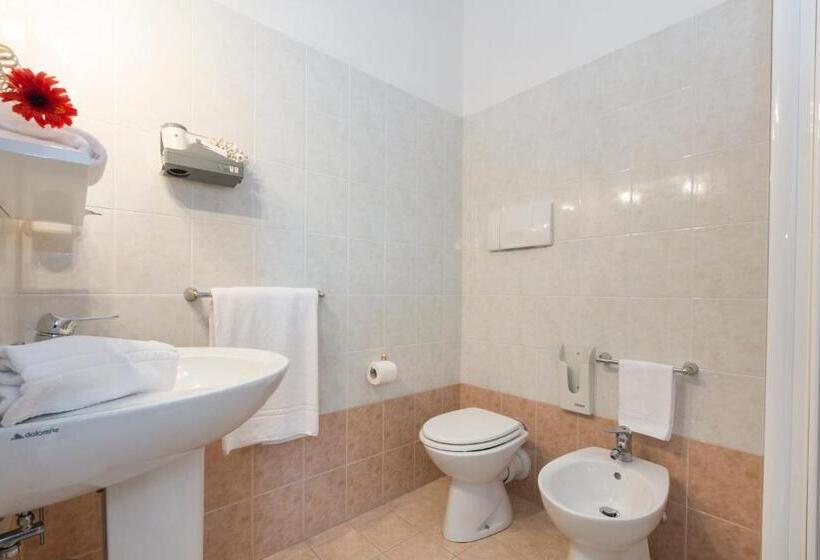 اتاق استاندارد سه نفره, Fidenza