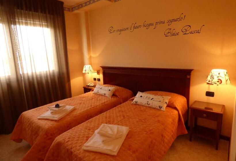 اتاق اکونومی, Fidenza