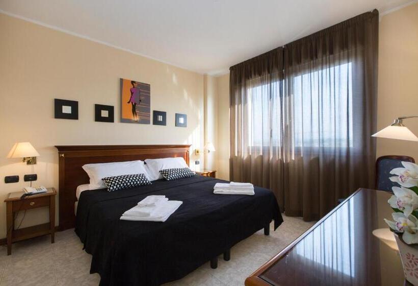 اتاق اکونومی, Fidenza