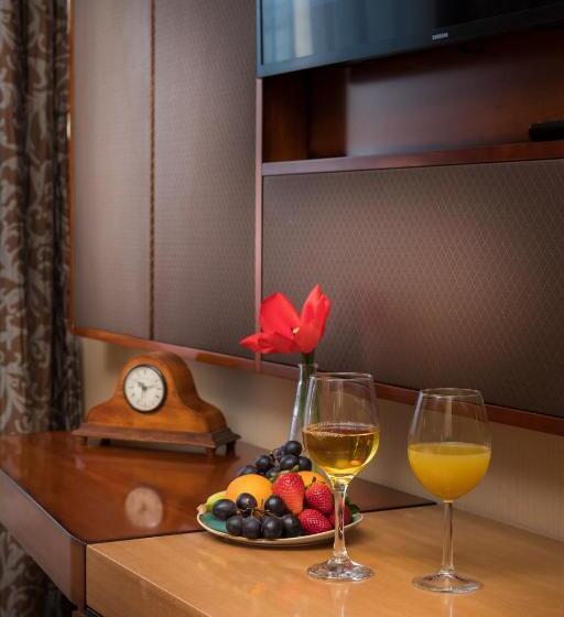 スタンダードルーム, Golden Ball Club