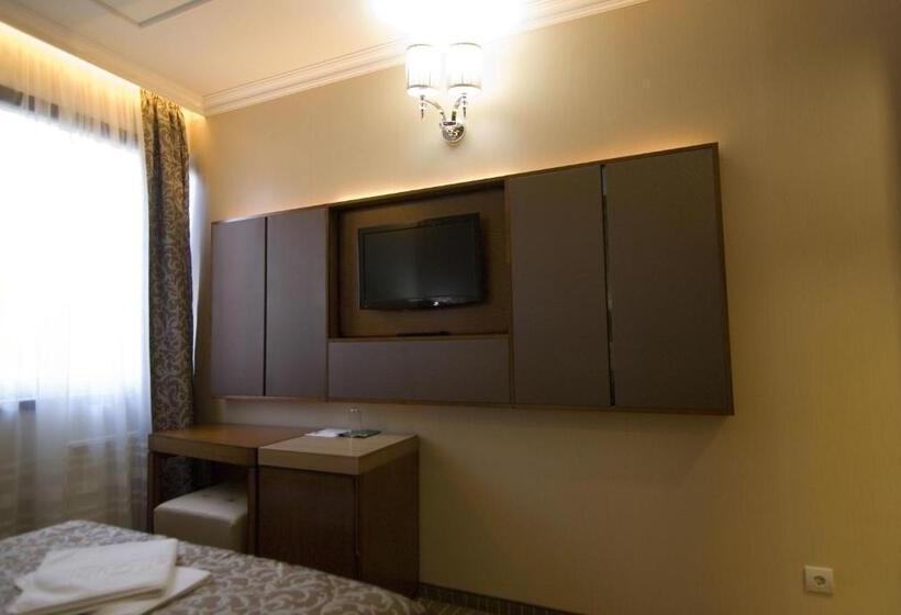 スタンダードルーム, Golden Ball Club