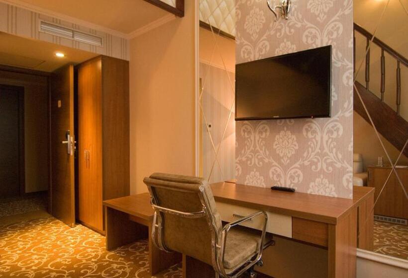 スタンダードルーム, Golden Ball Club