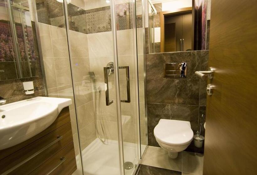 スタンダードルーム, Golden Ball Club