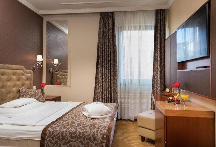 スタンダードルーム, Golden Ball Club