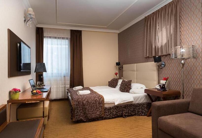 スーペリアールーム, Golden Ball Club