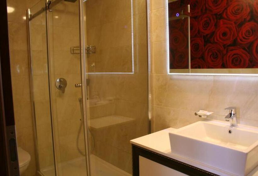 スーペリアールーム, Golden Ball Club