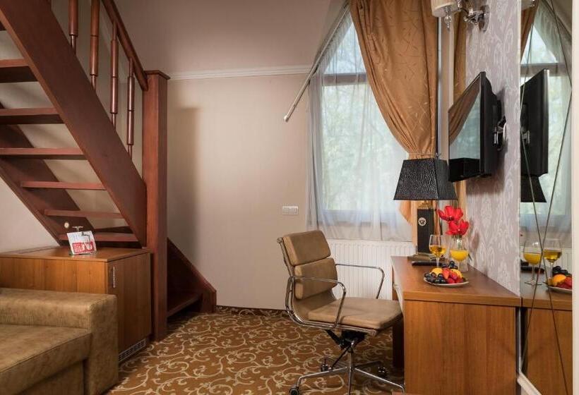 スタンダードルーム, Golden Ball Club