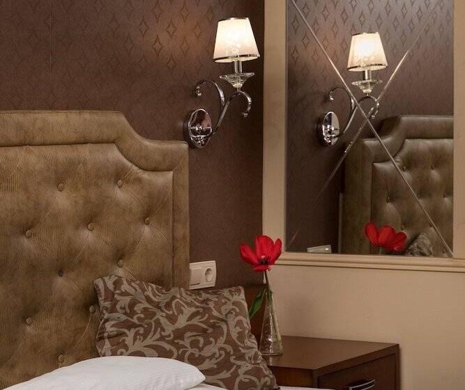 スーペリアールーム, Golden Ball Club