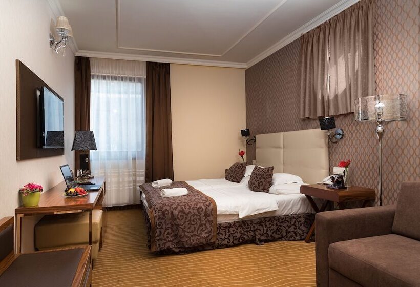 スーペリアールーム, Golden Ball Club