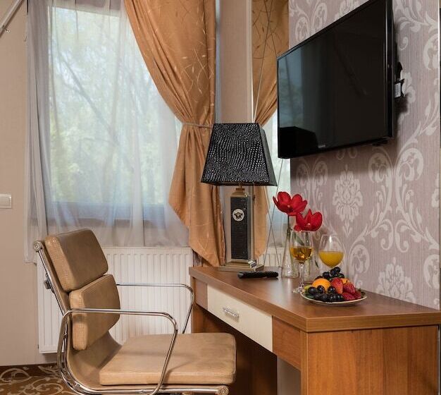 スタンダードルーム, Golden Ball Club