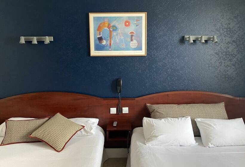 4인용 스탠다드 룸, Grand Hotel De La Poste Lyon Sud Vienne