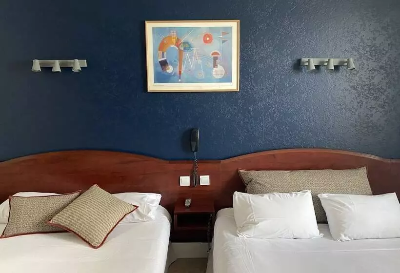 スタンダード４人部屋, Grand Hotel De La Poste   Lyon Sud   Vienne