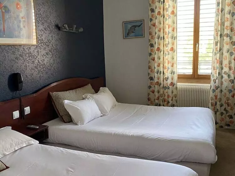 スタンダード４人部屋, Grand Hotel De La Poste   Lyon Sud   Vienne