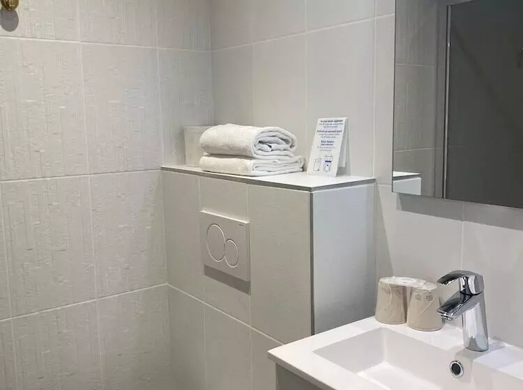 スーペリアトリプルルーム, Grand Hotel De La Poste   Lyon Sud   Vienne