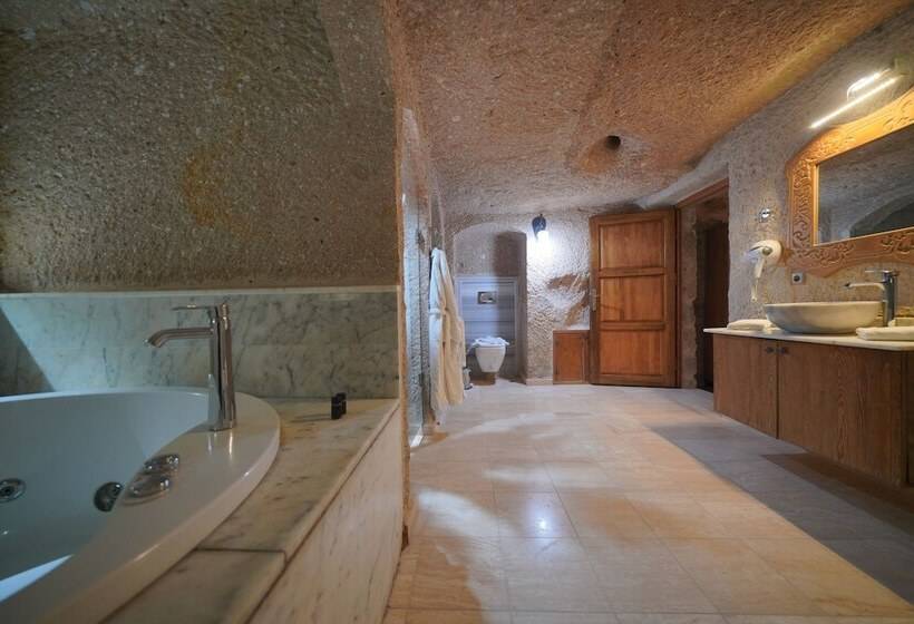 Люкс, Holiday Cave