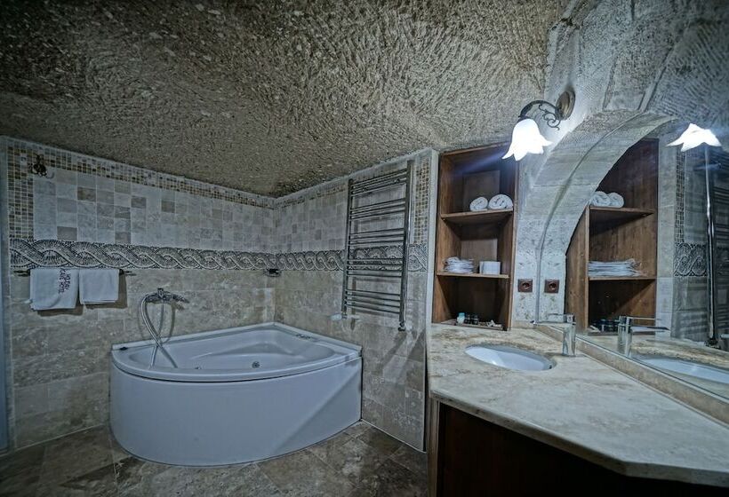 Семейный Номер, Holiday Cave