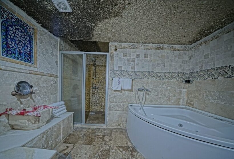 패밀리 룸, Holiday Cave