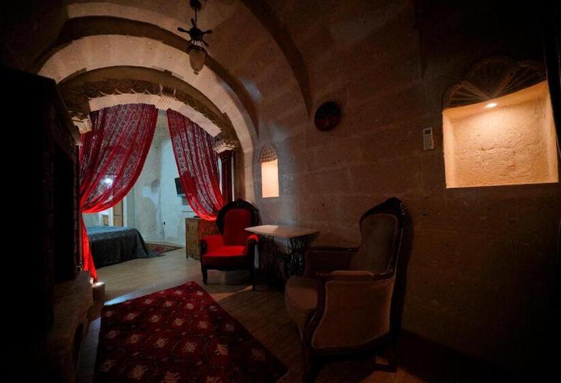 주니어 스위트, Holiday Cave