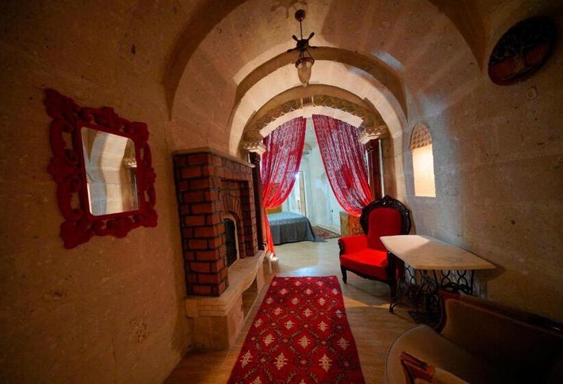 Полулюкс, Holiday Cave