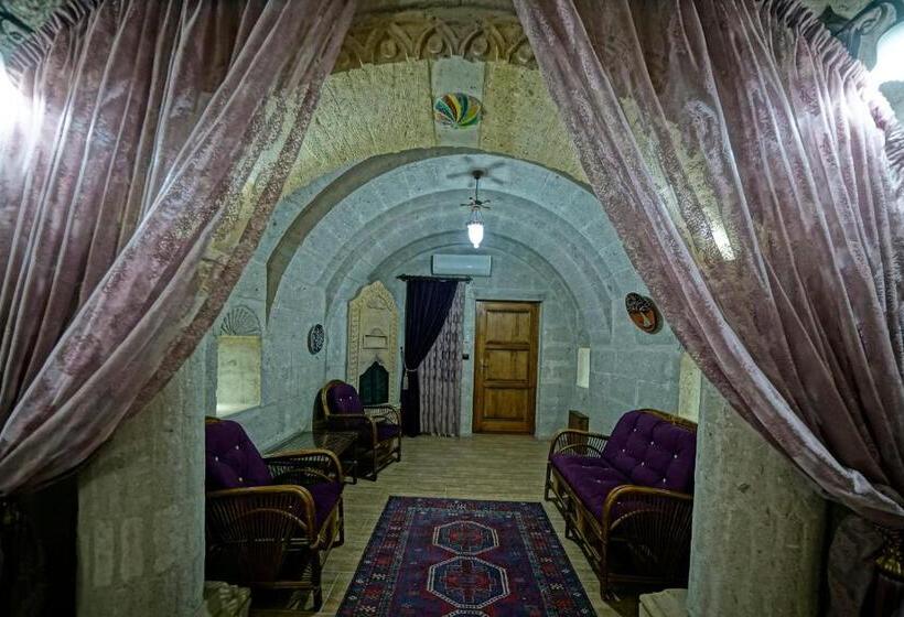 주니어 스위트, Holiday Cave