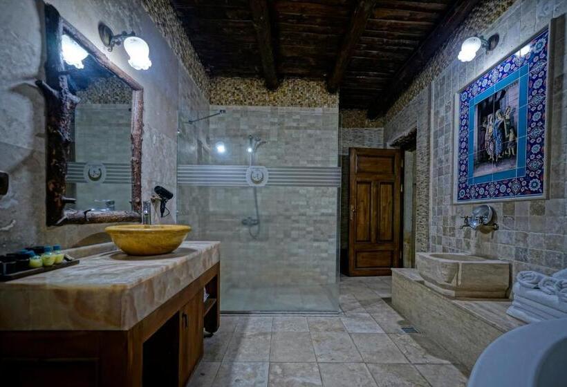 패밀리 룸, Holiday Cave