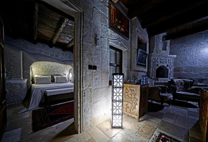 패밀리 룸, Holiday Cave