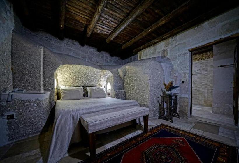 패밀리 룸, Holiday Cave