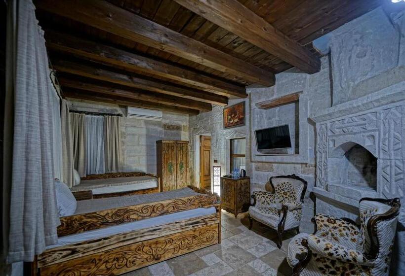 패밀리 룸, Holiday Cave