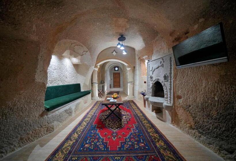 Люкс, Holiday Cave