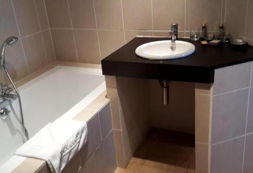 غرفة كومفورت, Hôtel De Mirmande