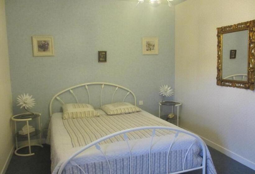 스탠다드 룸, Hôtel Restaurant La Crèche Et Sa Piscine Intérieure   Logis Hôtels