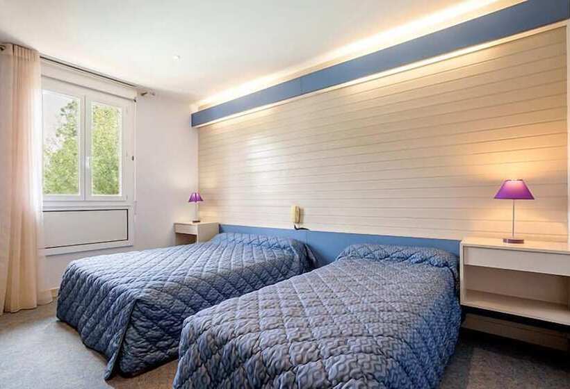 스탠다드 룸, Hôtel Restaurant La Crèche Et Sa Piscine Intérieure   Logis Hôtels