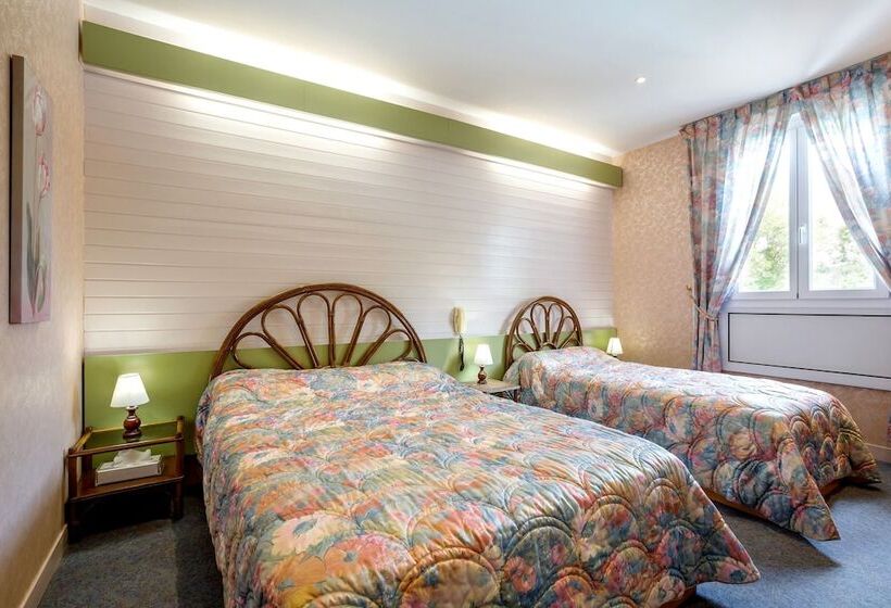 스탠다드 룸, Hôtel Restaurant La Crèche Et Sa Piscine Intérieure   Logis Hôtels