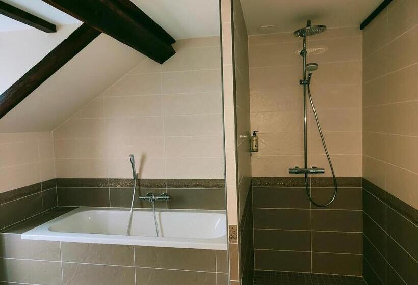 סוויטת ג'וניור, La Chaumiere