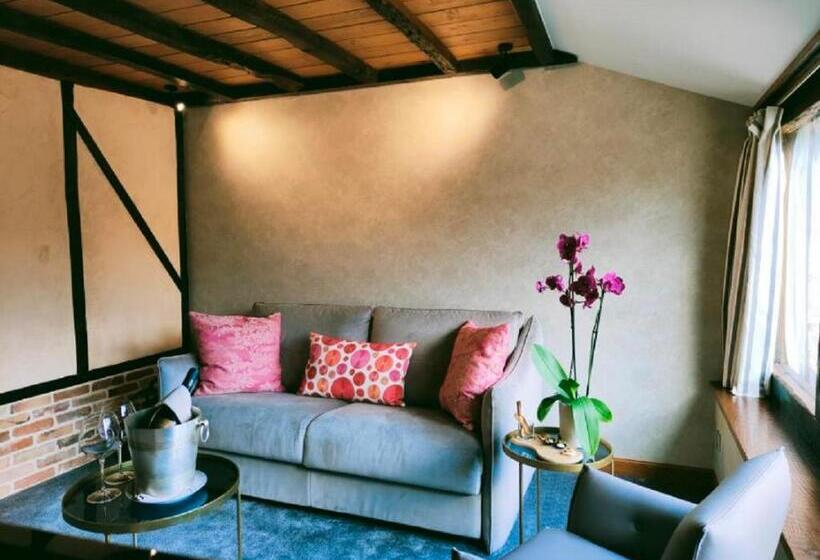 سوییت جونیور, La Chaumiere