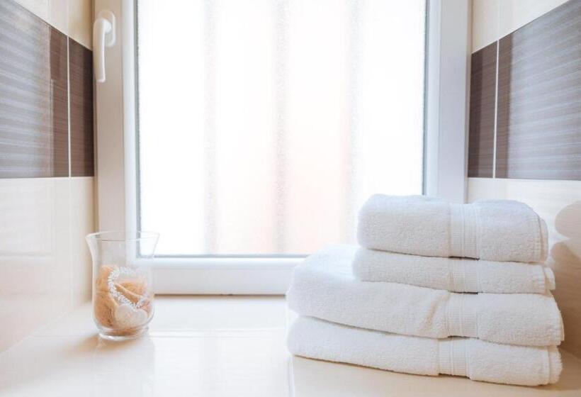 リバービュースタンダードルーム, La Chaumière Roz Aven