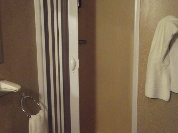 스탠다드 싱글 룸, Le Rider