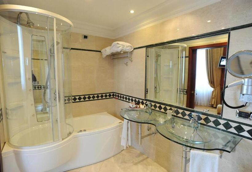 ジュニアスイート, Livingston